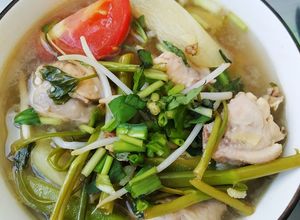 Hình của món Canh chua nấu thịt gà.
