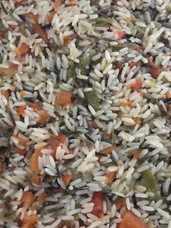 Una foto de Arroz salvaje y basmati con verduras