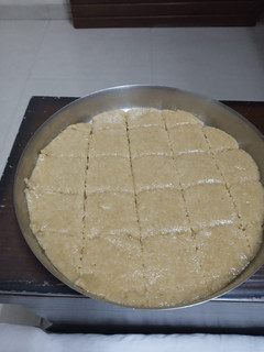 સુખડી (Sukhdi Recipe In Gujarati) રેસીપી મુખ્ય ફોટો
