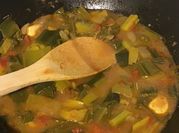 Une photo de shrimp bouillon