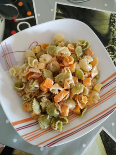 Una foto de Ensalada de pasta súper sencilla