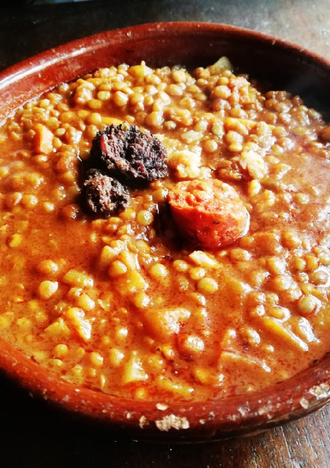 Una foto de Lentejas con chorizo y morcilla
