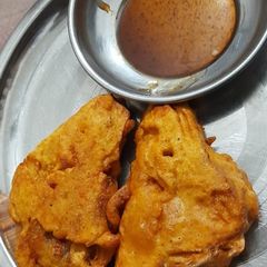A picture of Bread pakoda.