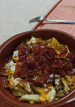 Una foto de Huevos rotos con jamón caramelizado