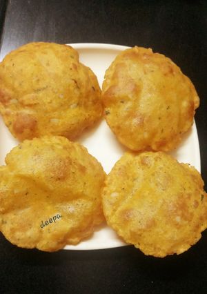 A picture of Aloo masala poori.