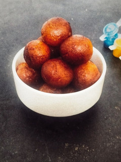 குலோப் ஜாமுன்(gulab jamun recipe in tamil) செய்முறை முக்கிய புகைப்படம்