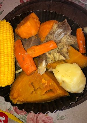 Una foto de Puchero de carne con verduras