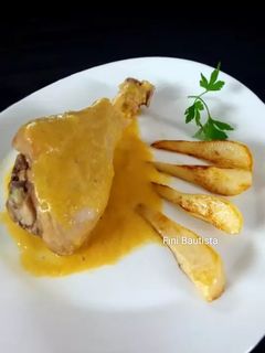 Una foto de Muslos de pavo en salsa
