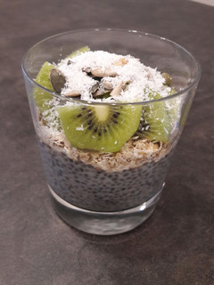 Una foto de Chía pudding coco-kiwi