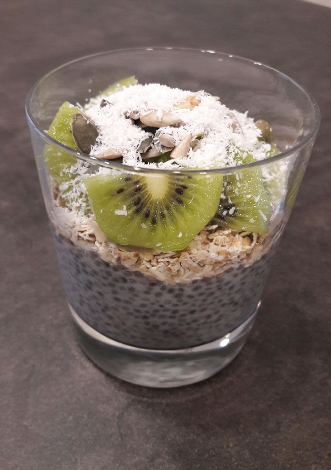 Una foto de Chía pudding coco-kiwi