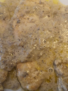 Una foto de Pechuga de pollo con salsa de setas