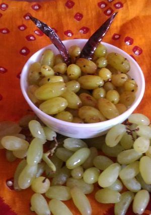 A picture of Instant grapes pickle.