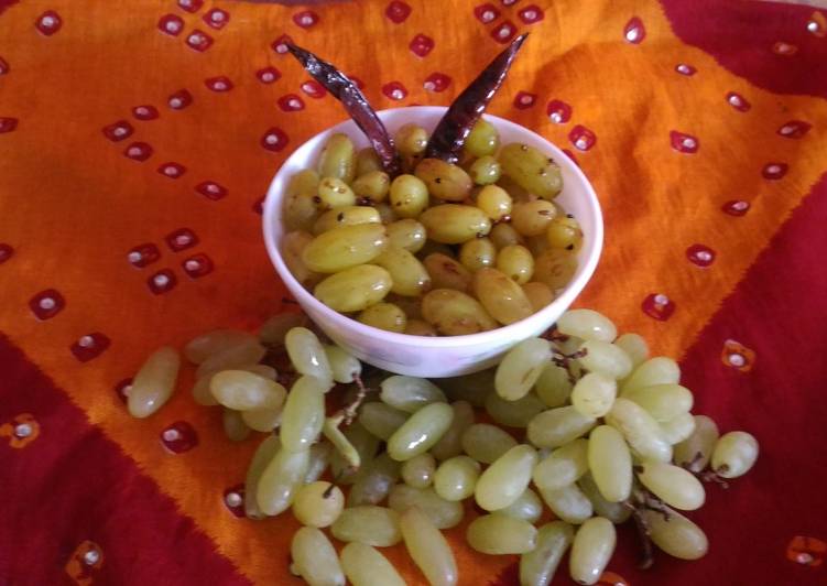 Instant grapes pickle