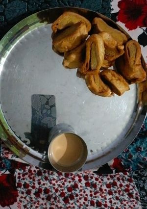 आलू प्याज़ के पकौड़े (aloo pyaz ke pakode recipe in Hindi) रेसिपी मुख्य फोटो