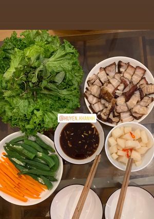 Hình của món Thịt áp chảo cuốn rau sống 🥩.