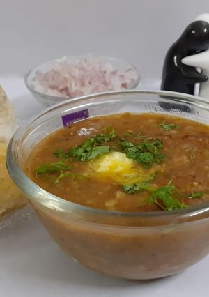 A picture of Mumbai special pav bhaji.