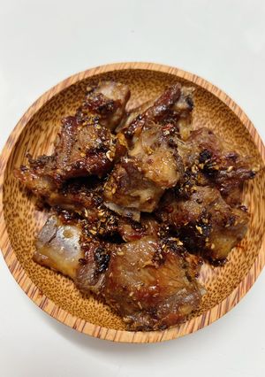 Hình của món Sườn chiên sả ớt.