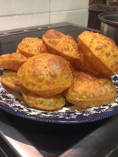 A picture of Gujarati Masala Puris.
