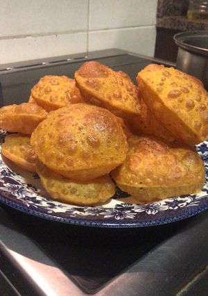 A picture of Gujarati Masala Puris.
