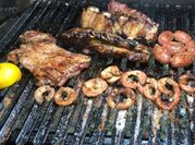 Una foto de ribs de cerdo parrilla