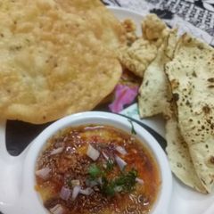 A picture of Dal pakwan.