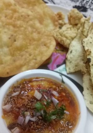 A picture of Dal pakwan.