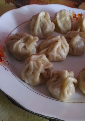 A picture of Chicken momos.