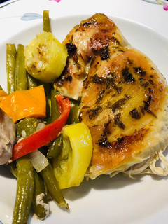 A picture of Tarragon Chicken Thighs with Veggies 😁😁😁.