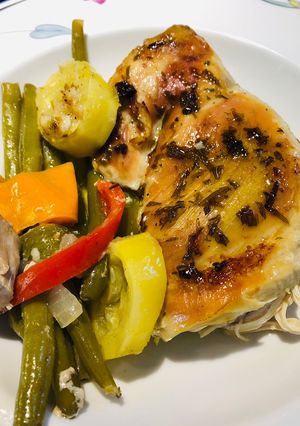 A picture of Tarragon Chicken Thighs with Veggies 😁😁😁.
