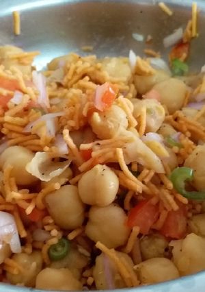 A picture of Chana Chaat (White Chick Peas Chaat).