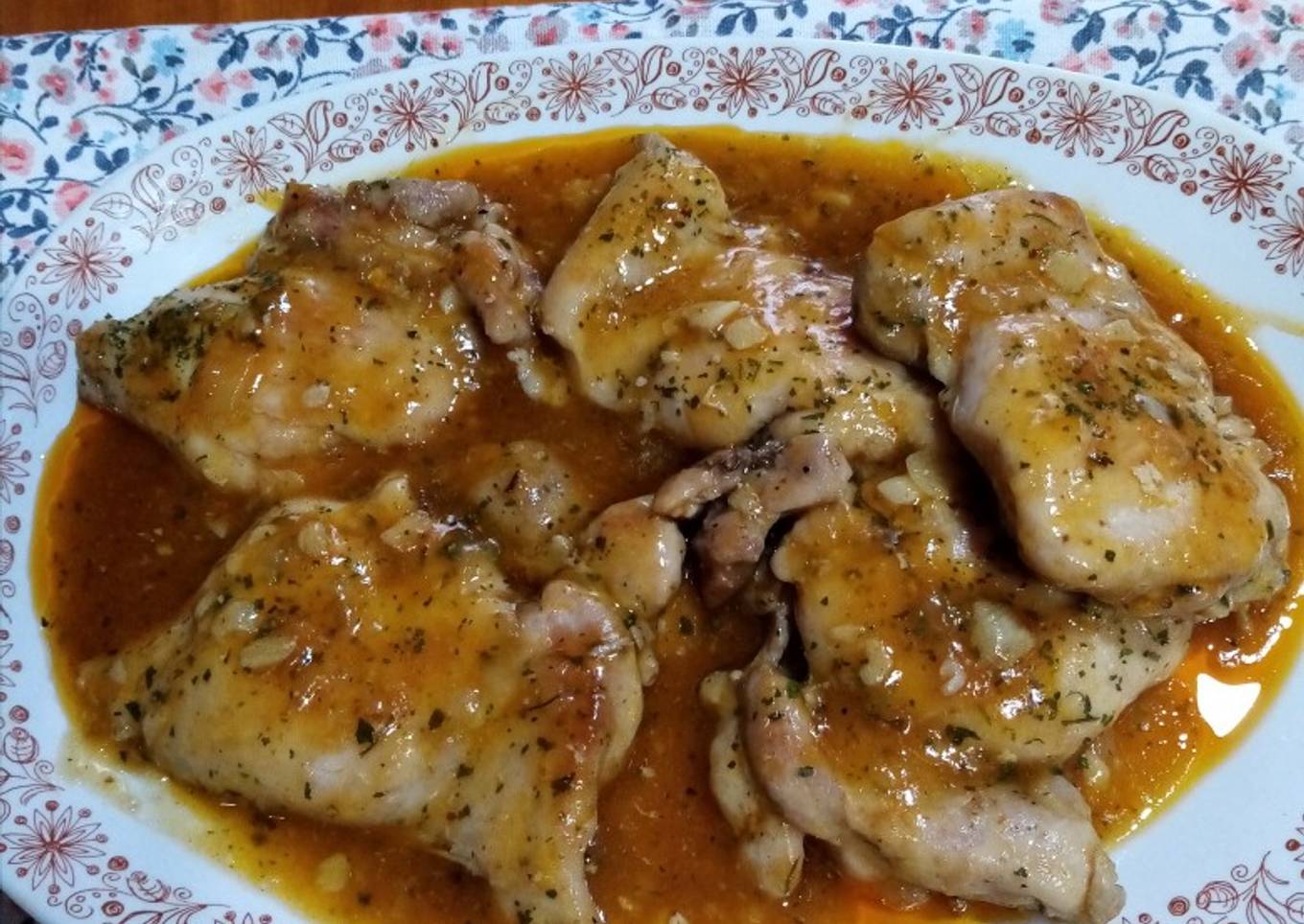 Pechugas de pollo en salsa al ajillo con miel