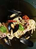 Cozze con linguine e tentacoli di calamari