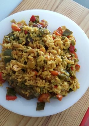 Una foto de Arroz grano largo Con Conejo y Verduras
