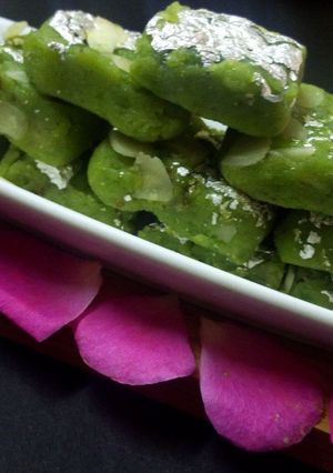 मटर की बर्फी (Matar ki barfi recipe in Hindi) रेसिपी मुख्य फोटो