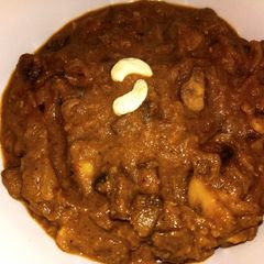 A picture of Restaurant style mushroom masala.