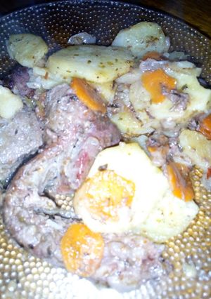 Una foto de Aguja al horno con verduras