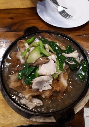 รูปของ ราดหน้าเส้นกรอบกระทะร้อน ฮาลาล