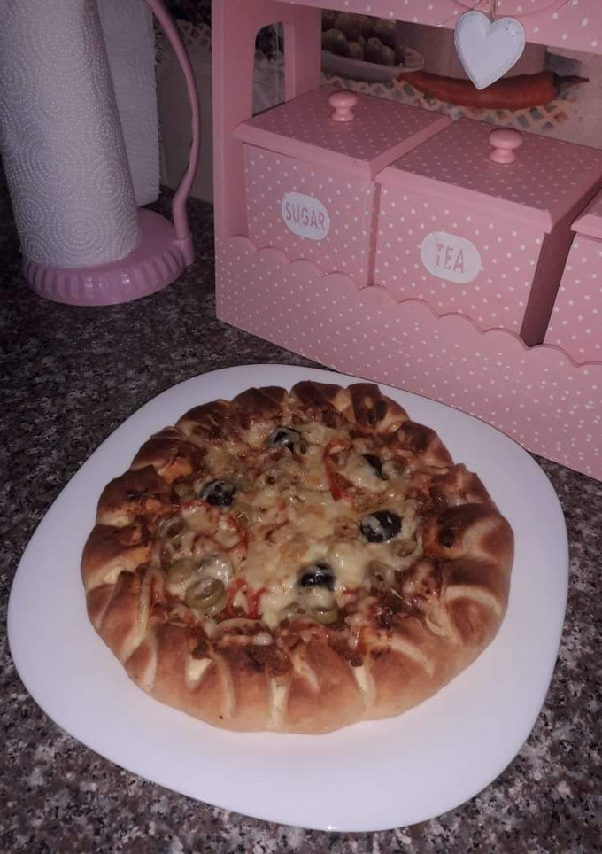صورة لوصفة بيتزا محشو ما الاطراف بالجبن