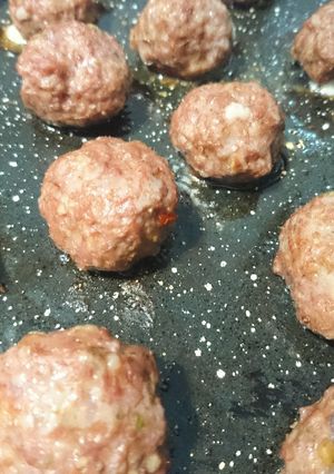 Una foto de Albóndigas de carne rellena con queso