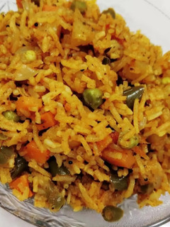 झटपट वेज तहरी (Jhatpat veg tehri recipe in hindi) रेसिपी मुख्य फोटो