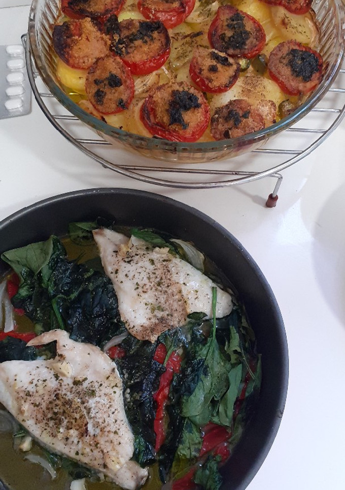 Una foto de Tomates con patatas al horno