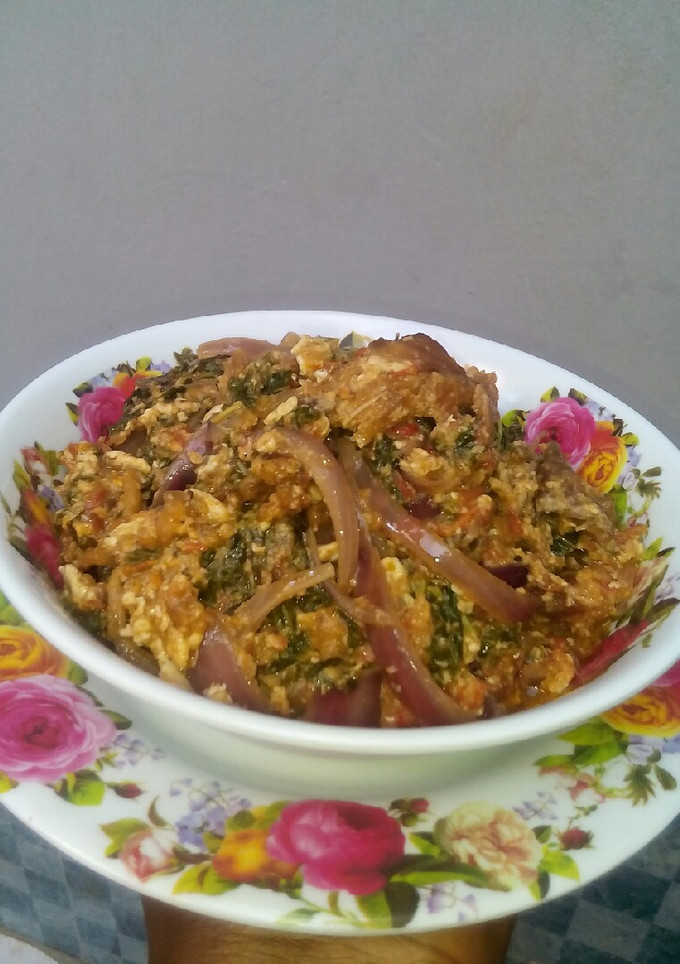 A picture of Spanich egg souce.
