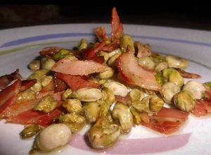 Foto di Fave Fresche con Pancetta Affumicata e Cipolla di Tropea