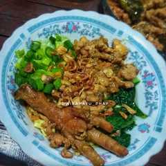 A picture of Mie Ayam.