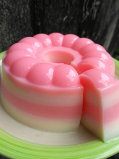 Foto resep Puding Strawberry Lapis Susu