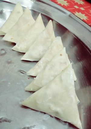 A picture of Make and freeze aloo k samosay.