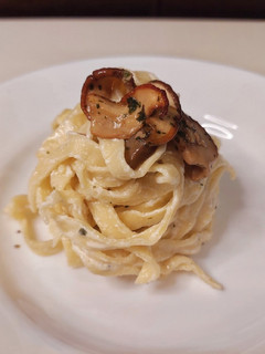 Foto di Fettuccine con crema di parmigiano e funghi porcini