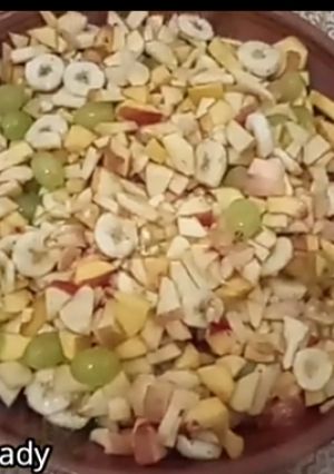 A picture of Spicy fruit chaat.