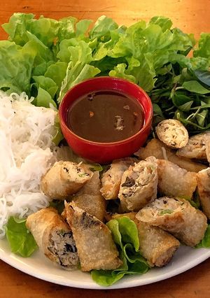 A picture of Hanoi crips parcels with vermicelli salad (Cha Gio).