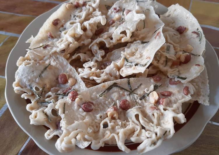 Rempeyek Kacang (Toping bisa diganti dengan adonan yang sama)